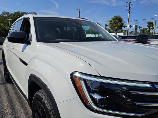 Photo of 2025 Pure White Volkswagen Atlas