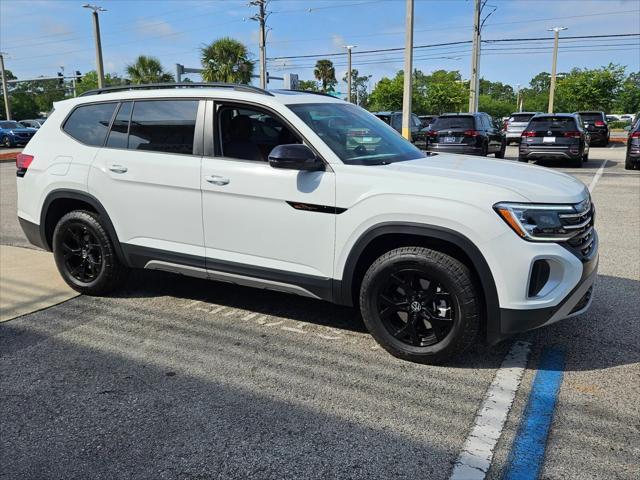 Photo of 2025 Pure White Volkswagen Atlas