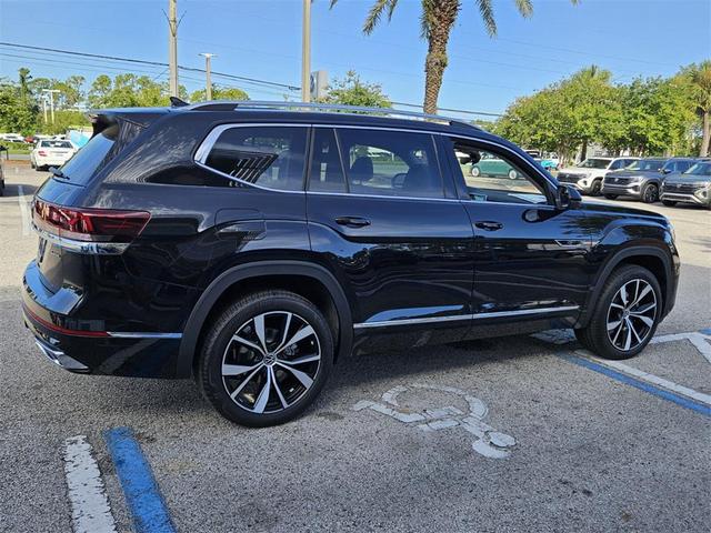Photo of 2025 Deep Black Pearl Volkswagen Atlas