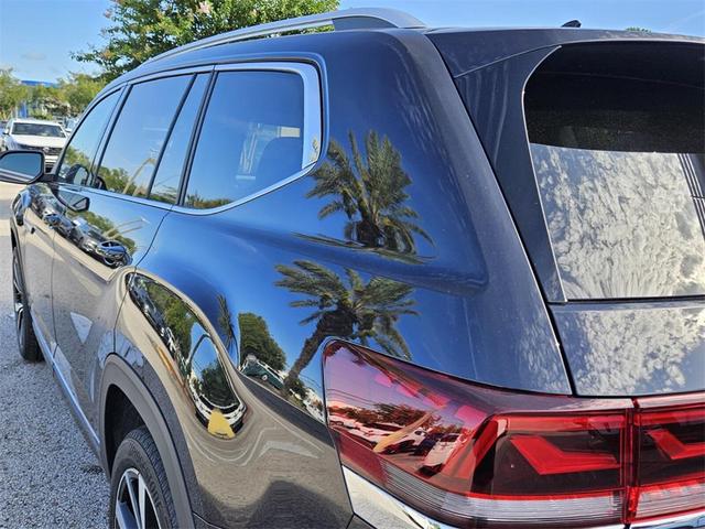 Photo of 2025 Deep Black Pearl Volkswagen Atlas