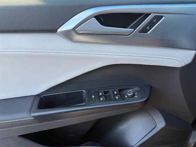 Photo of 2025 Platinum Gray Metallic Volkswagen Taos