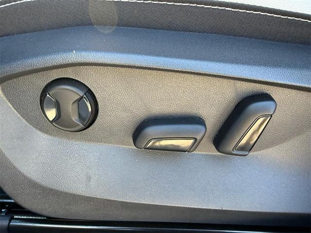 Photo of 2025 Platinum Gray Metallic Volkswagen Taos