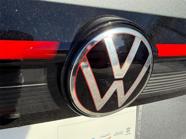 Photo of 2025 Platinum Gray Metallic Volkswagen Taos