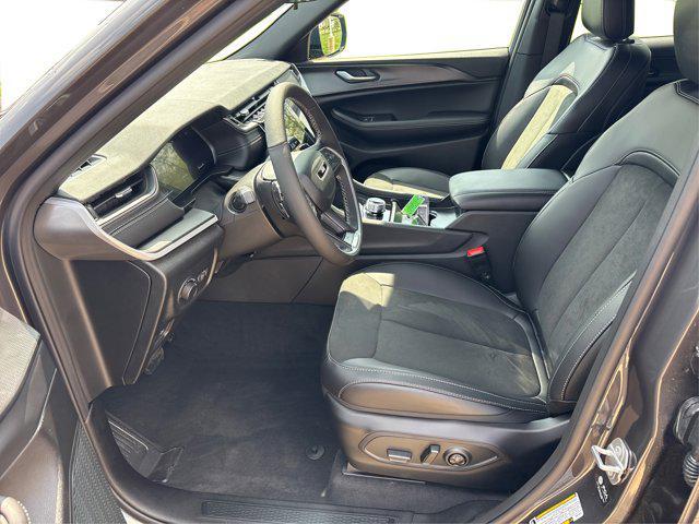 Photo of 2025 Baltic Gray Metallic Clearcoat Jeep Grand Cherokee L