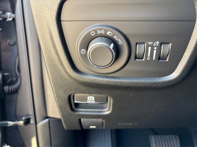 Photo of 2025 Baltic Gray Metallic Clearcoat Jeep Grand Cherokee L