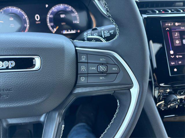 Photo of 2025 Bright White Clearcoat Jeep Grand Cherokee L