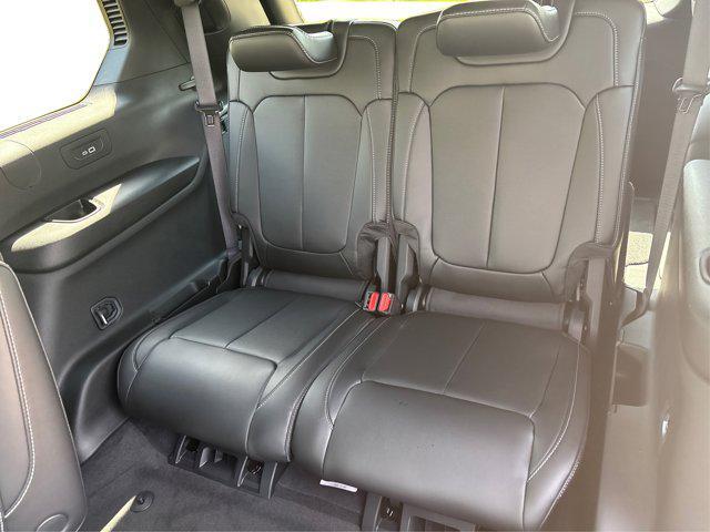 Photo of 2025 Baltic Gray Metallic Clearcoat Jeep Grand Cherokee L