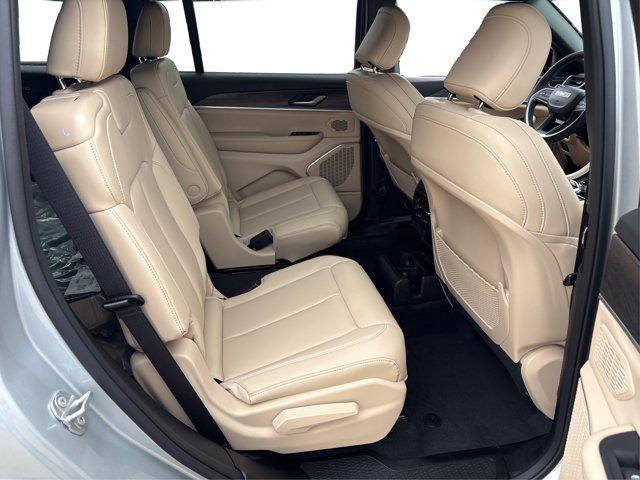 Photo of 2025 Silver Zynith Jeep Grand Cherokee L