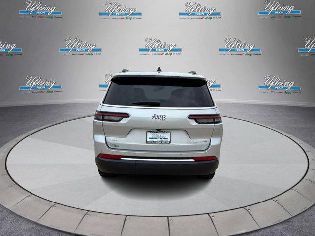 Photo of 2025 Silver Zynith Jeep Grand Cherokee L