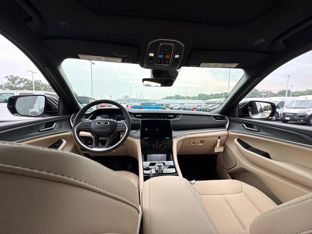 Photo of 2025 Silver Zynith Jeep Grand Cherokee L