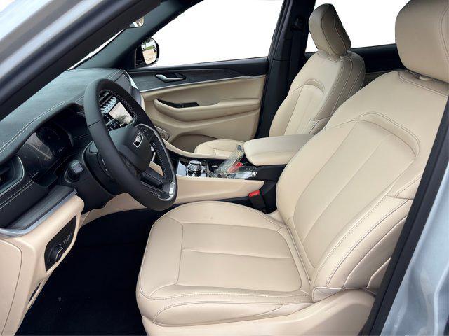 Photo of 2025 Silver Zynith Jeep Grand Cherokee L