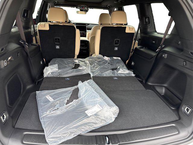 Photo of 2025 Silver Zynith Jeep Grand Cherokee L