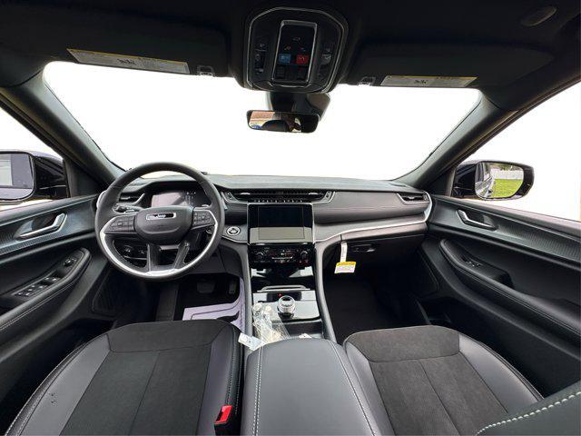 Photo of 2025 Baltic Gray Metallic Clearcoat Jeep Grand Cherokee