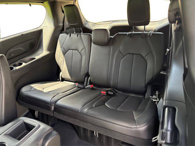 Photo of 2025 Fathom Blue Pearlcoat Chrysler Pacifica