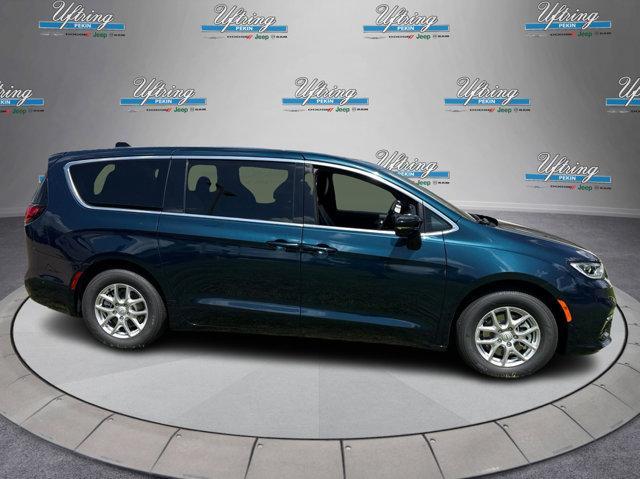 Photo of 2025 Fathom Blue Pearlcoat Chrysler Pacifica