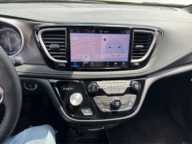 Photo of 2025 Fathom Blue Pearlcoat Chrysler Pacifica