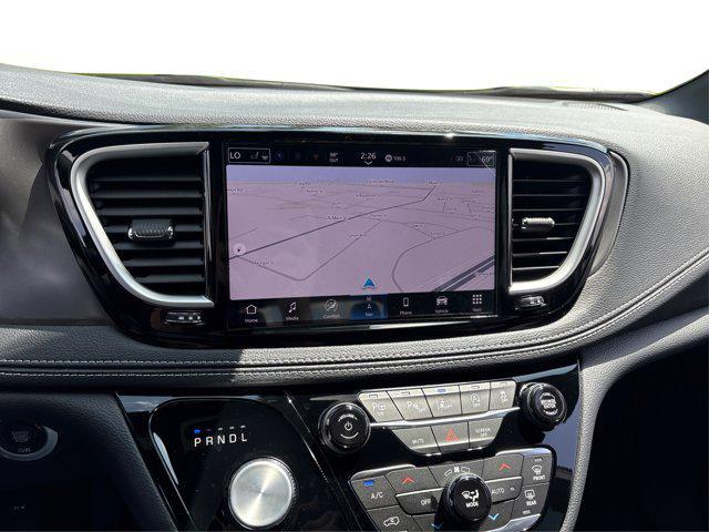 Photo of 2025 Fathom Blue Pearlcoat Chrysler Pacifica