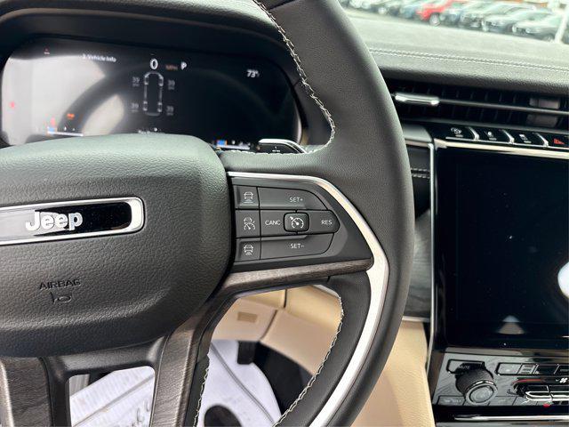 Photo of 2025 Silver Zynith Jeep Grand Cherokee L