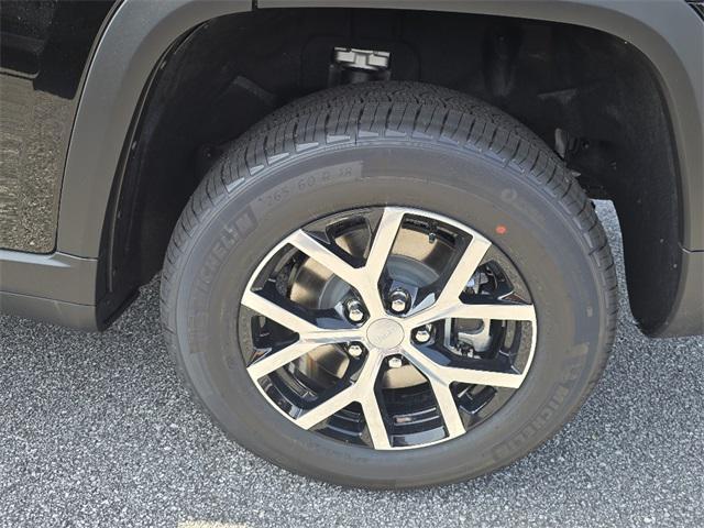 Photo of 2025 Diamond Black Crystal Pearlcoat Jeep Grand Cherokee L