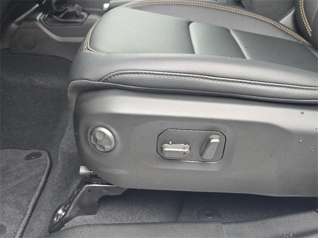 Photo of 2025 Bright White Clearcoat Jeep Wrangler