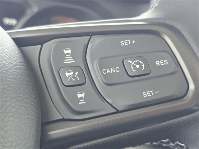 Photo of 2025 Bright White Clearcoat Jeep Gladiator