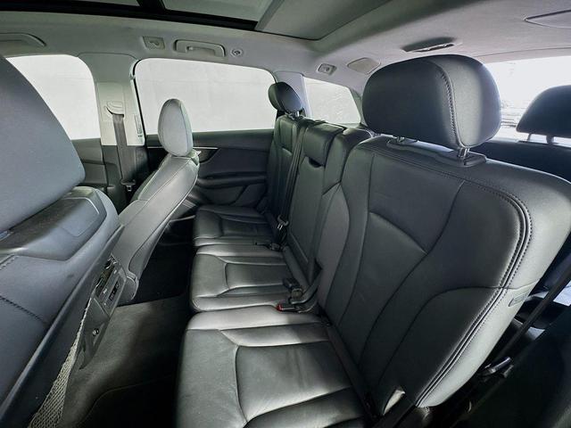 Photo of 2023 Mythos Black Metallic Audi Q7