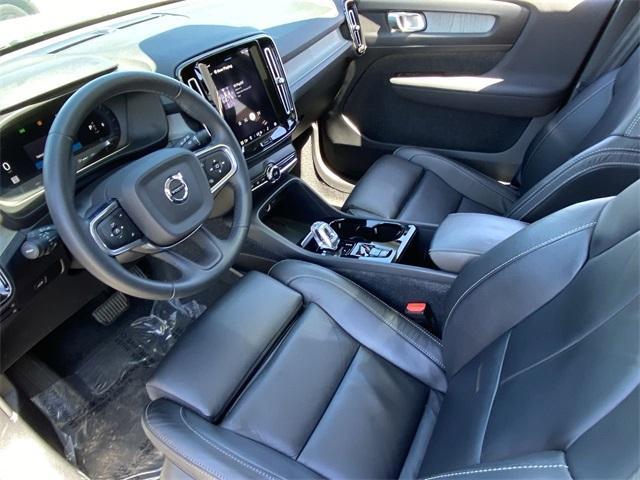 Photo of 2023 Silver Volvo XC40
