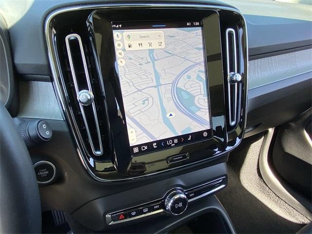 Photo of 2023 Silver Volvo XC40
