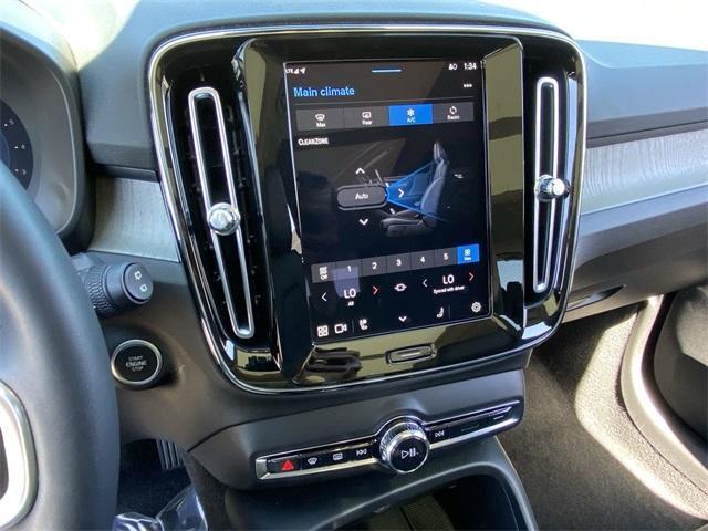Photo of 2023 Silver Volvo XC40