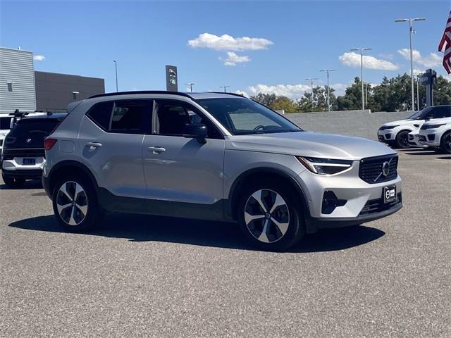 Photo of 2023 Silver Volvo XC40