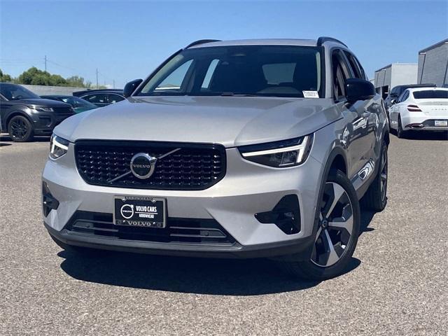 Photo of 2023 Silver Volvo XC40
