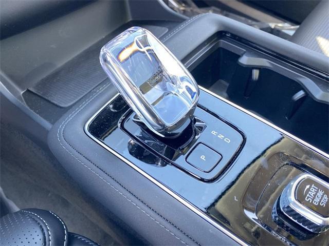 Photo of 2025 Crystal White Volvo XC90 Plug-In Hybrid