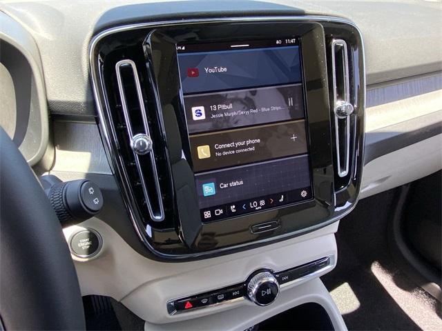 Photo of 2025 Crystal White Pearl Volvo XC40