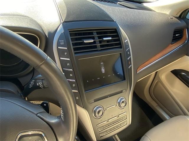 Photo of 2017 Palladium White Gold Metallic Lincoln MKC