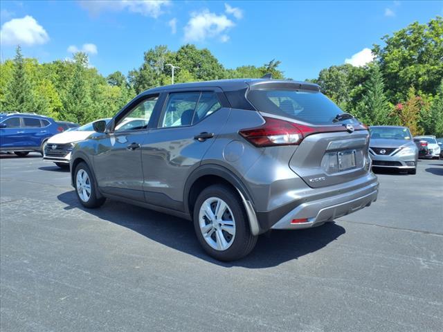 Photo of 2024 Gun Metallic Nissan Kicks