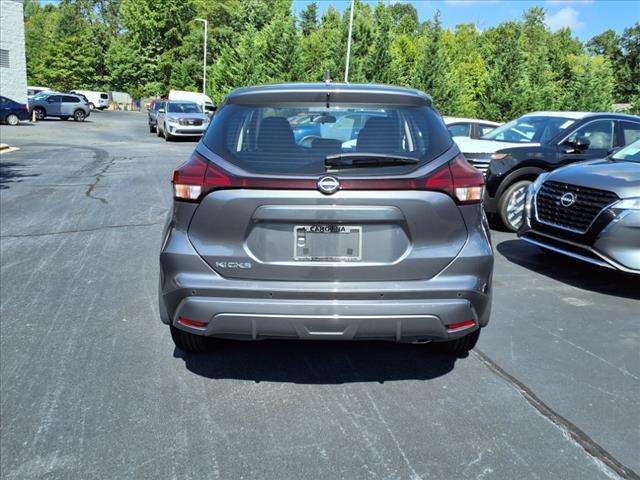 Photo of 2024 Gun Metallic Nissan Kicks