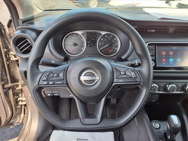 Photo of 2024 Gun Metallic Nissan Kicks