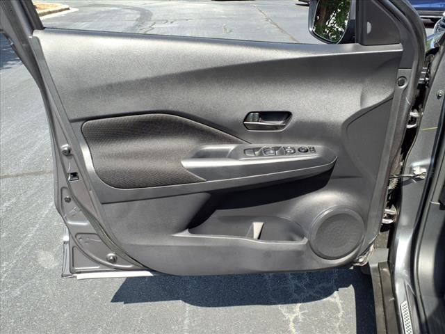 Photo of 2024 Gun Metallic Nissan Kicks