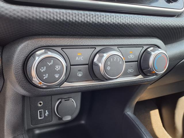 Photo of 2024 Gun Metallic Nissan Kicks