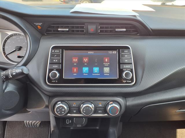 Photo of 2024 Gun Metallic Nissan Kicks