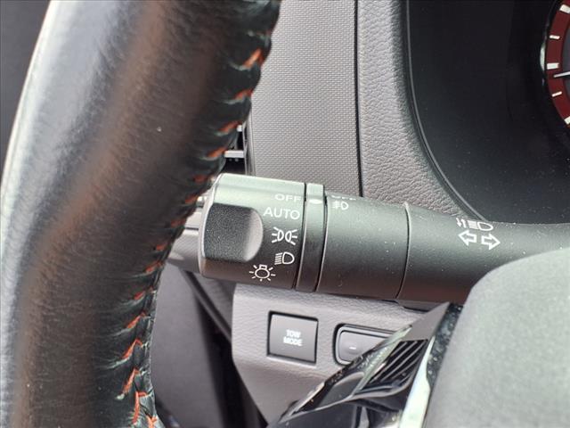 Photo of 2022 Super Black Nissan Frontier