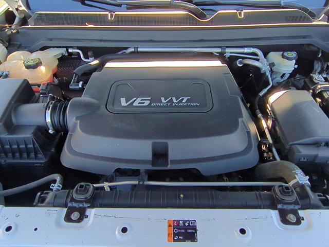Photo of 2015 Summit White Chevrolet Colorado