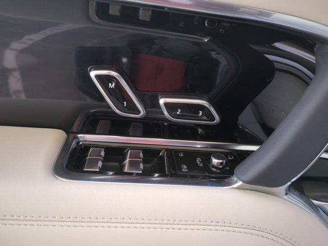 Photo of 2025 Fuji White Land Rover Range Rover