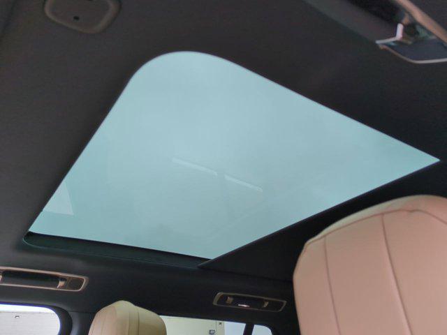 Photo of 2025 Fuji White Land Rover Range Rover