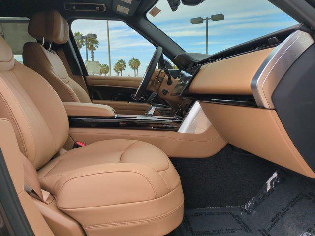 Photo of 2025 Tourmaline Brown SV Bespoke Ultra Metallic Gloss Land Rover Range Rover