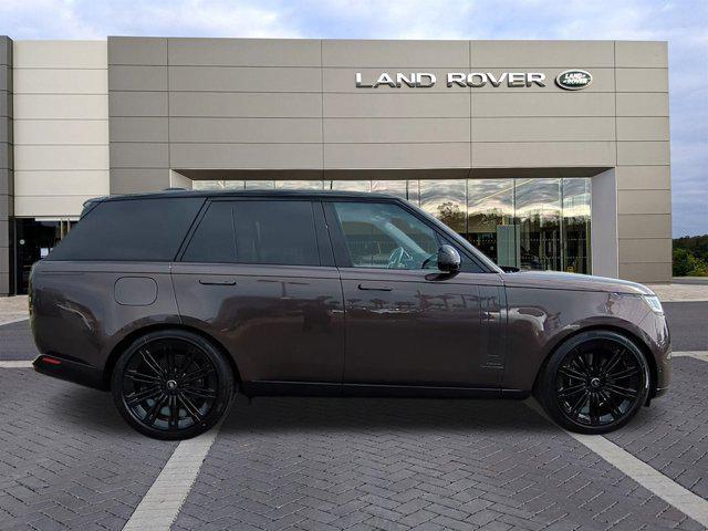 Photo of 2025 Tourmaline Brown SV Bespoke Ultra Metallic Gloss Land Rover Range Rover