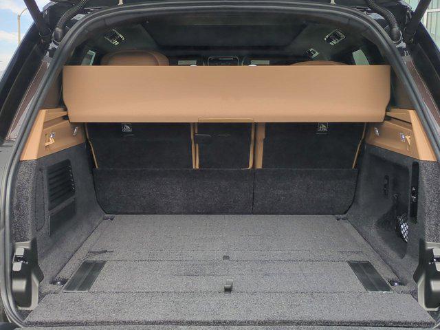Photo of 2025 Tourmaline Brown SV Bespoke Ultra Metallic Gloss Land Rover Range Rover