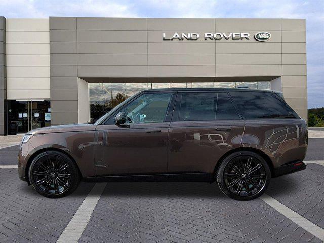 Photo of 2025 Tourmaline Brown SV Bespoke Ultra Metallic Gloss Land Rover Range Rover