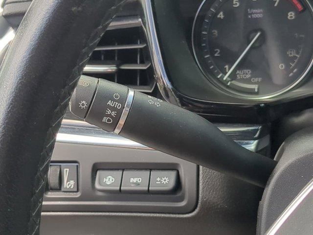 Photo of 2021 Crystal White Tri-Coat Cadillac XT5