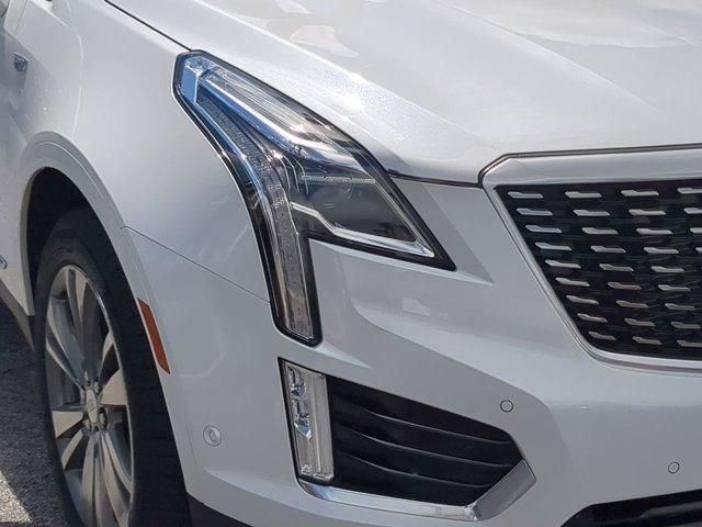 Photo of 2021 Crystal White Tri-Coat Cadillac XT5